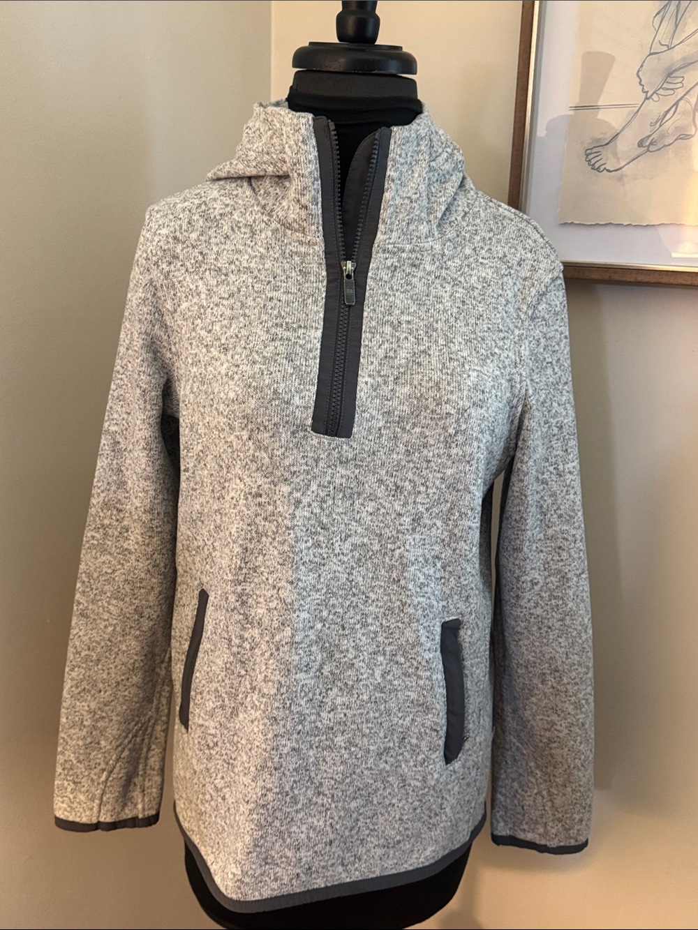 Lululemon | Light Grey Women's Its Fleecing Cold Hooded Pullover 1/4 zip-Size 6